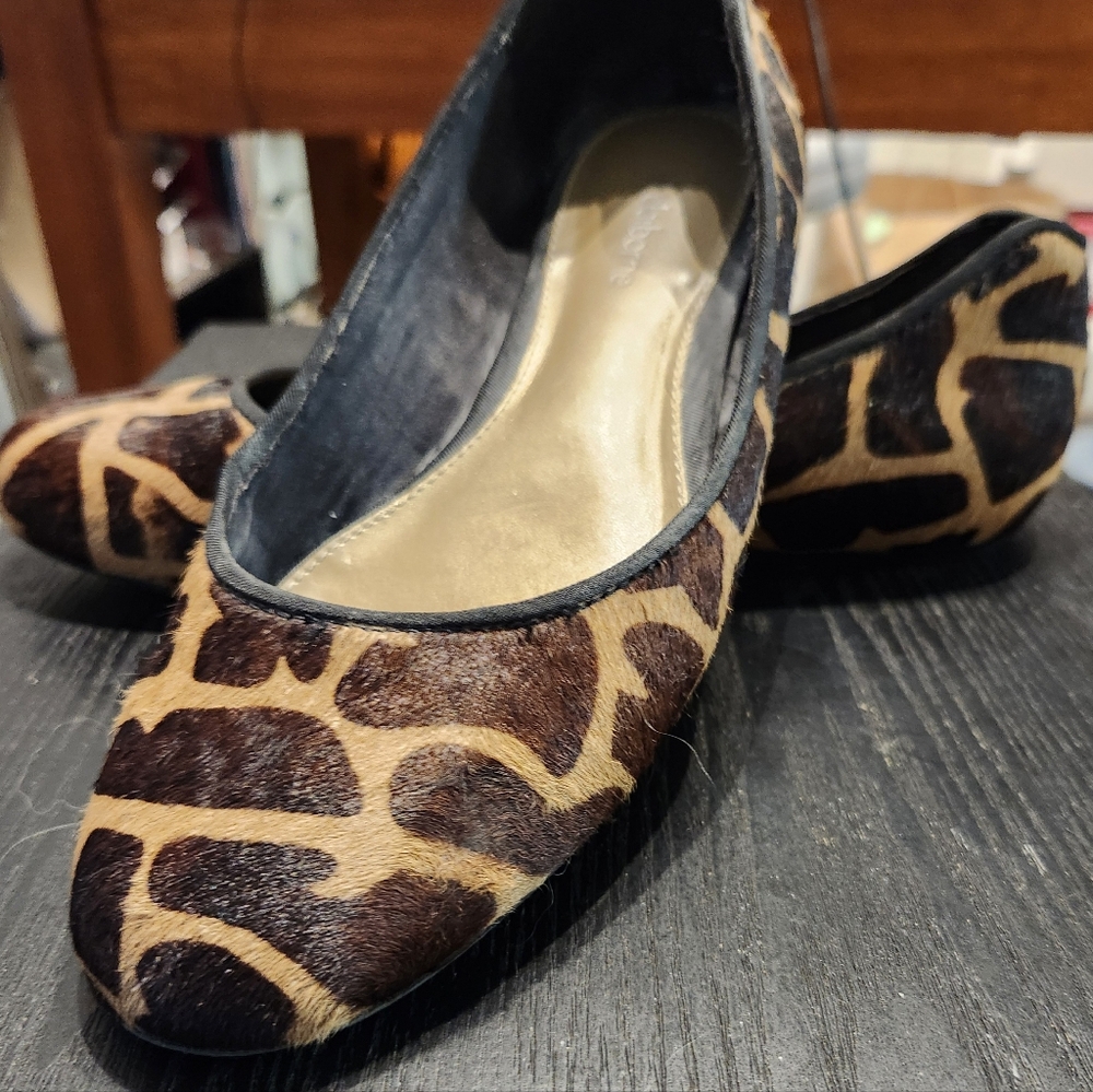 Giraffe Print Flats - Picture 3 of 5